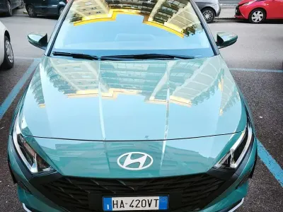 Usata Hyundai i20 79 CV (58 kW) 2025 Verde Utilitaria