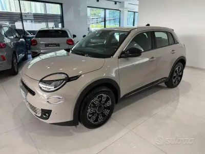 Usata Fiat 600 Pop 136 CV (100 kW) 2025 Beige SUV