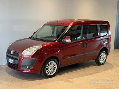 Begagnad Fiat Doblò Emotion 90 HK (66 kW) 2011 Röd Minibuss