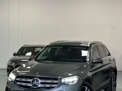 Käytetty Mercedes GLC220 Premium 194 HP (142 kW) 2021 Harmaa Katumaasturi