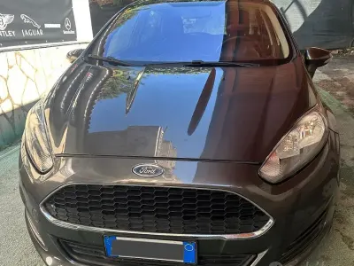 Usata Ford Fiesta Titanium 60 CV (44 kW) 2015 Grigio Utilitaria