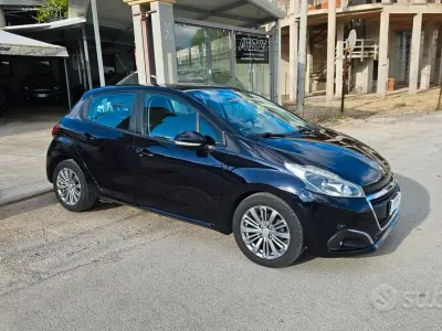 Usata Peugeot 208 Allure 82 CV (60 kW) 2017 Blu Utilitaria
