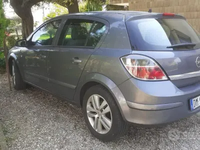 Usata Opel Astra 90 CV (66 kW) 2007 Grigio Berlina
