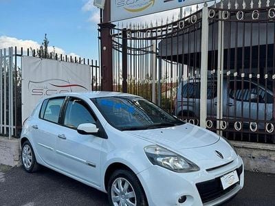 Usata Renault Clio II Dynamique 72 CV (52 kW) 2010 Bianco Berlina