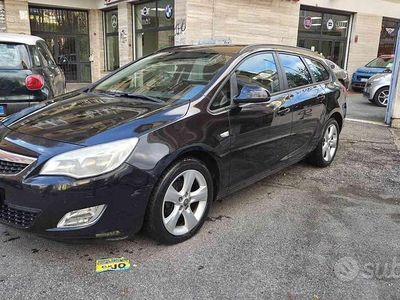 Usata Opel Astra Cosmo 95 CV (69 kW) 2012 Nero Station wagon