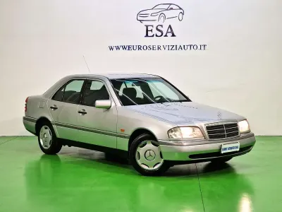 Usata Mercedes C180 Elegance 122 CV (89 kW) 1993 Argento Berlina