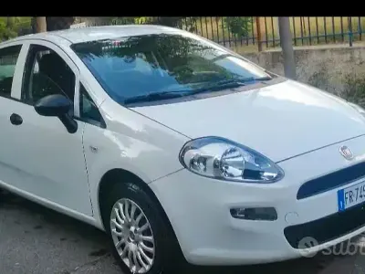 Usata Fiat Grande Punto 65 CV (47 kW) 2018 Bianco Utilitaria