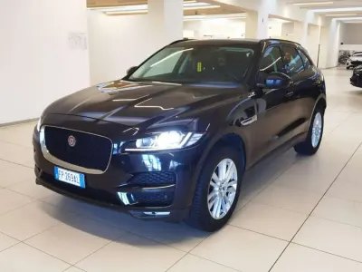 Usata Jaguar F-Pace Pure 179 CV (131 kW) 2018 Santorini black SUV
