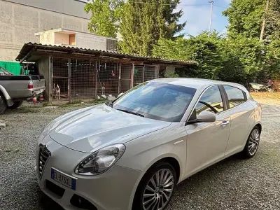 Second-hand Alfa Romeo Giulietta 140 CP (102 kW) 2012 Alb Hatchback