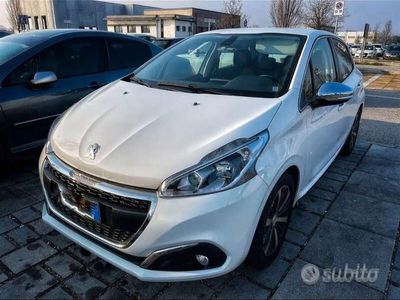 usata Peugeot 208 5p 1.6 bluehdi Allure 75cv