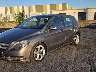 Begagnad Mercedes B200 Premium 136 HK (100 kW) 2014 Minibuss