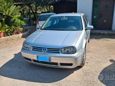 Usata VW Golf IV Highline 116 CV (85 kW) 2001 Grigio Berlina