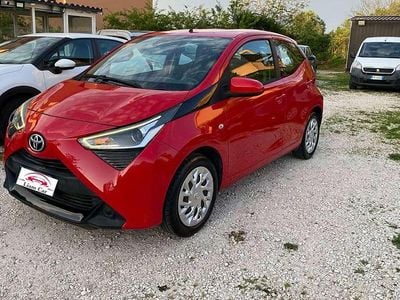 Usata Toyota Aygo Connect Style 72 CV (52 kW) 2019 Rosso Utilitaria
