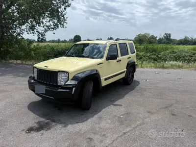Usata Jeep Cherokee 200 CV (147 kW) 2011 Giallo SUV