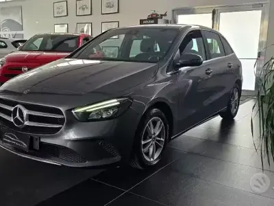 Usata Mercedes B180 116 CV (85 kW) 2019 Grigio scuro Utilitaria