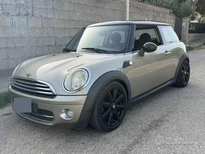 Usata Mini Cooper D 109 CV (80 kW) 2007 Verde Utilitaria