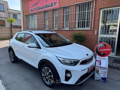 Usata Kia Stonic Style 120 CV (88 kW) 2018 Bianco SUV