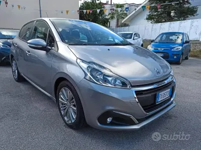 Usata Peugeot 208 Active 102 CV (75 kW) 2019 Grigio Utilitaria