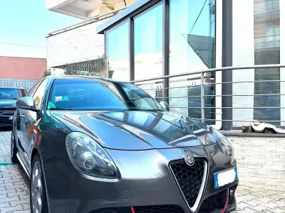 Usata Alfa Romeo Giulietta Quadrifoglio 235 CV (172 kW) 2010 Utilitaria