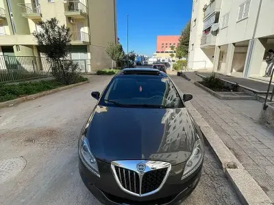 Usata Lancia Delta 130 CV (95 kW) 2009 Utilitaria