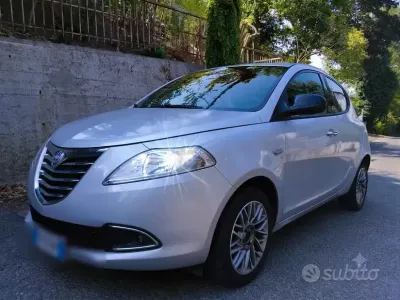 Usata Lancia Ypsilon Platinum 77 CV (56 kW) 2012 Grigio Utilitaria