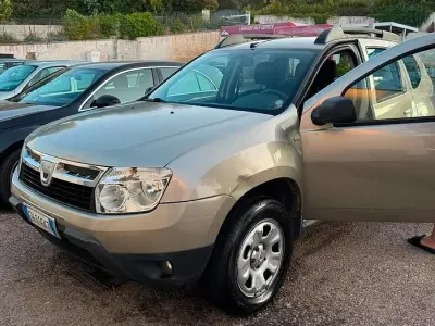 Usata Dacia Duster 90 CV (66 kW) 2011 Grigio SUV