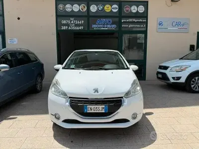 Usata Peugeot 208 Allure 82 CV (60 kW) 2013 Bianco Utilitaria
