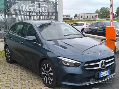 Gebraucht Mercedes B180 116 PS (85 kW) 2020 Blau Van / Kleinbus