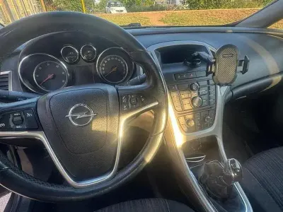 Usata Opel Astra 82 CV (60 kW) 2012 Nero Berlina