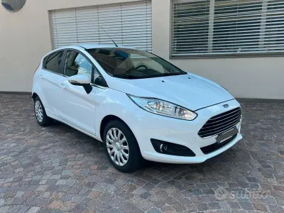 Usata Ford Fiesta 80 CV (58 kW) 2017 Bianco Utilitaria