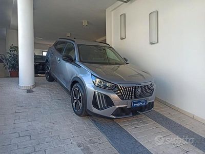 Usata Peugeot 2008 Allure 101 CV (74 kW) 2024 Grigio artense SUV