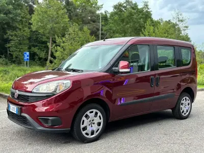 Usado Fiat Doblò Lounge 95 HP (69 kW) 2016 Vermelho Monovolume