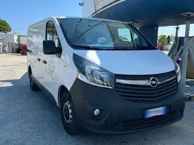 Usata Opel Vivaro 121 CV (88 kW) 2017 Monovolume