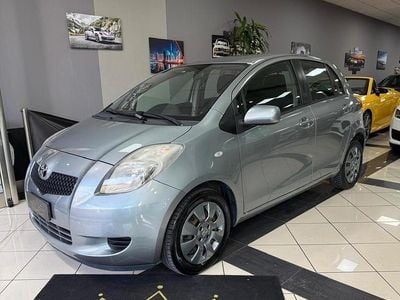 Usata Toyota Yaris Sol 84 CV (61 kW) 2006 Argento Berlina