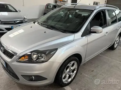 Usata Ford Focus 109 CV (80 kW) 2011 Grigio Station wagon