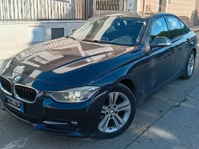 Usata BMW 316 Sport Line 116 CV (85 kW) 2012 Blu Berlina