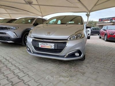 Usata Peugeot 208 68 CV (50 kW) 2017 Argento Utilitaria