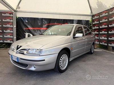 Usata Alfa Romeo 146 120 CV (88 kW) 2000 Grigio Utilitaria