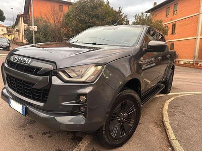 Usata Isuzu D-Max 163 CV (119 kW) 2021 Obsidian grey Pick-up