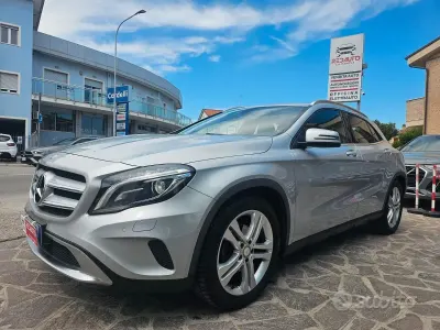 Usata Mercedes GLA180 109 CV (80 kW) 2015 Grigio SUV