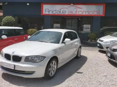Usata BMW 116 122 CV (89 kW) 2009 Bianco Utilitaria