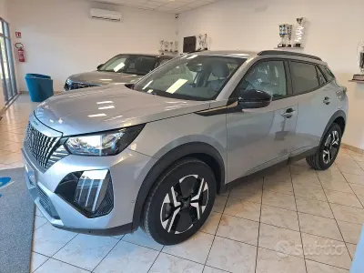 Usata Peugeot 2008 Allure 101 CV (74 kW) 2024 Grigio SUV