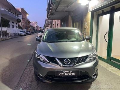 Usata Nissan Qashqai N-Connecta 130 CV (95 kW) 2016 Grigio SUV