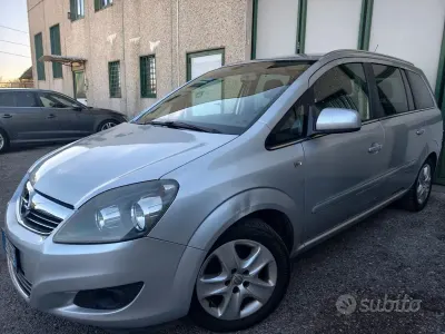 Usata Opel Zafira 115 CV (84 kW) 2012 Grigio Monovolume