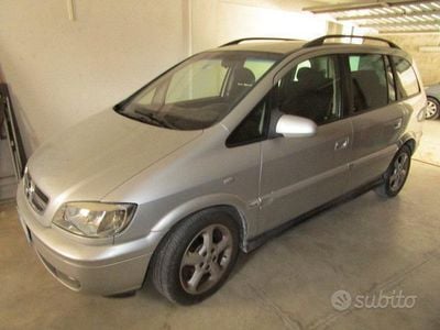Usata Opel Zafira 97 CV (71 kW) 2005 Grigio Monovolume
