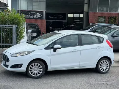 Usata Ford Fiesta 60 CV (44 kW) 2015 Bianco Utilitaria