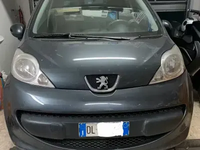 Usata Peugeot 107 54 CV (39 kW) 2007 Nero Utilitaria