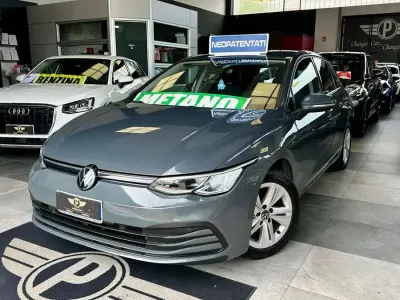 Usata VW Golf VIII Life 131 CV (96 kW) 2021 Grigio Berlina