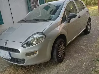 Usata Fiat Punto 77 CV (56 kW) 2018 Grigio Utilitaria
