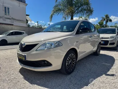 Usata Lancia Ypsilon Gold 69 CV (50 kW) 2018 Beige Utilitaria
